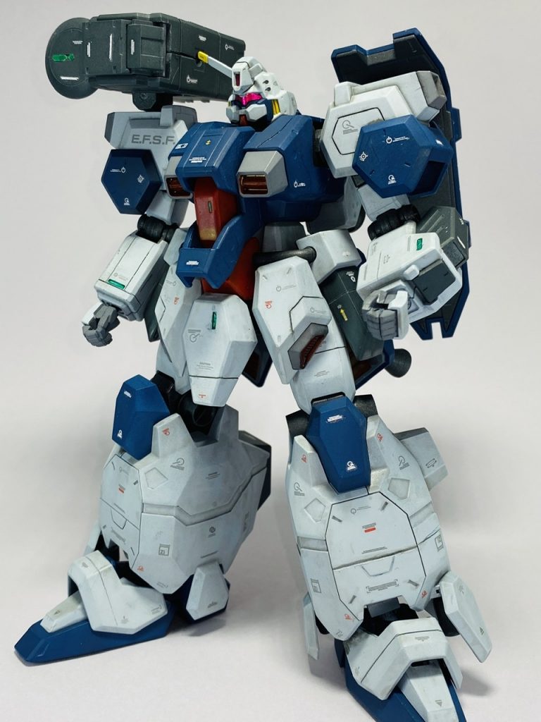 カラーリングはバイアラン・カスタムに寄せたホワイト×ブルーグレーをメインに、武器はスターク・ジェガンを意識してコトブキヤのハンドバズーカとミサイルポッドを追加しました。