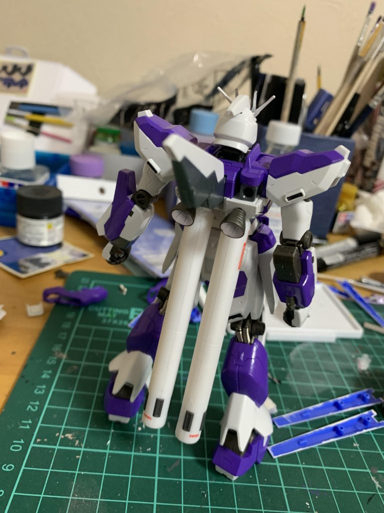 手首のシルバーとテールスタビライザーが白である事に気づき塗装することに。