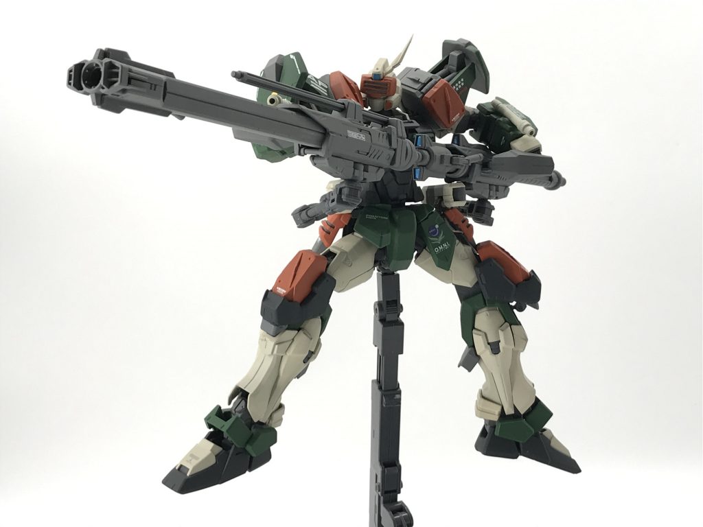 こうやって連結ポーズをやってみるとバスターダガーの肩シールドってなかなか実戦的な装備だったんだなーって感じますね