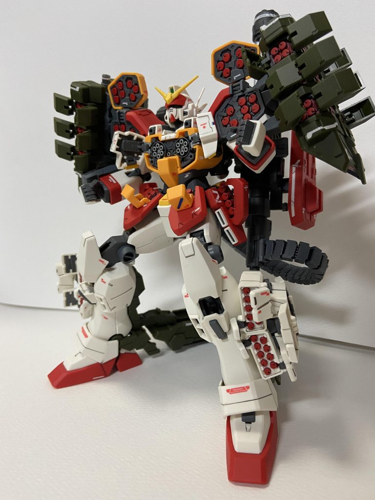 フルハッチオープン
イーゲル装備の脚のローラーでめちゃくちゃ接地性が高くて踏ん張った姿勢で飾れます