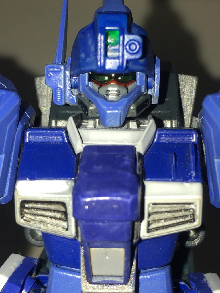 バイザーを外すともちろんガンダムフェイスが。ちなみに内部メカっぽい色にした方が隠蔽率上がらね？って感じでスレイヴ・レイスの顔をそのまま採用