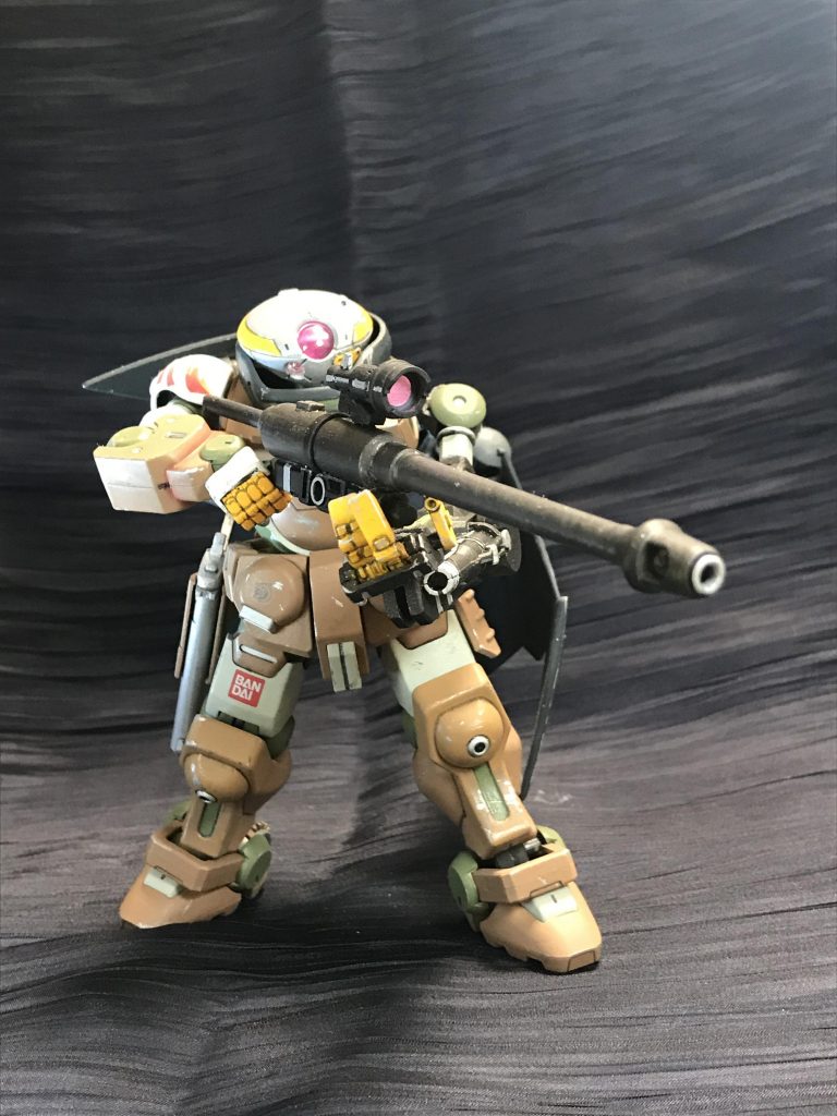 このポーズが自然にとれるようにグリップやストックに回転軸仕込んだり、パーツ干渉しないようにストックも工夫してます。