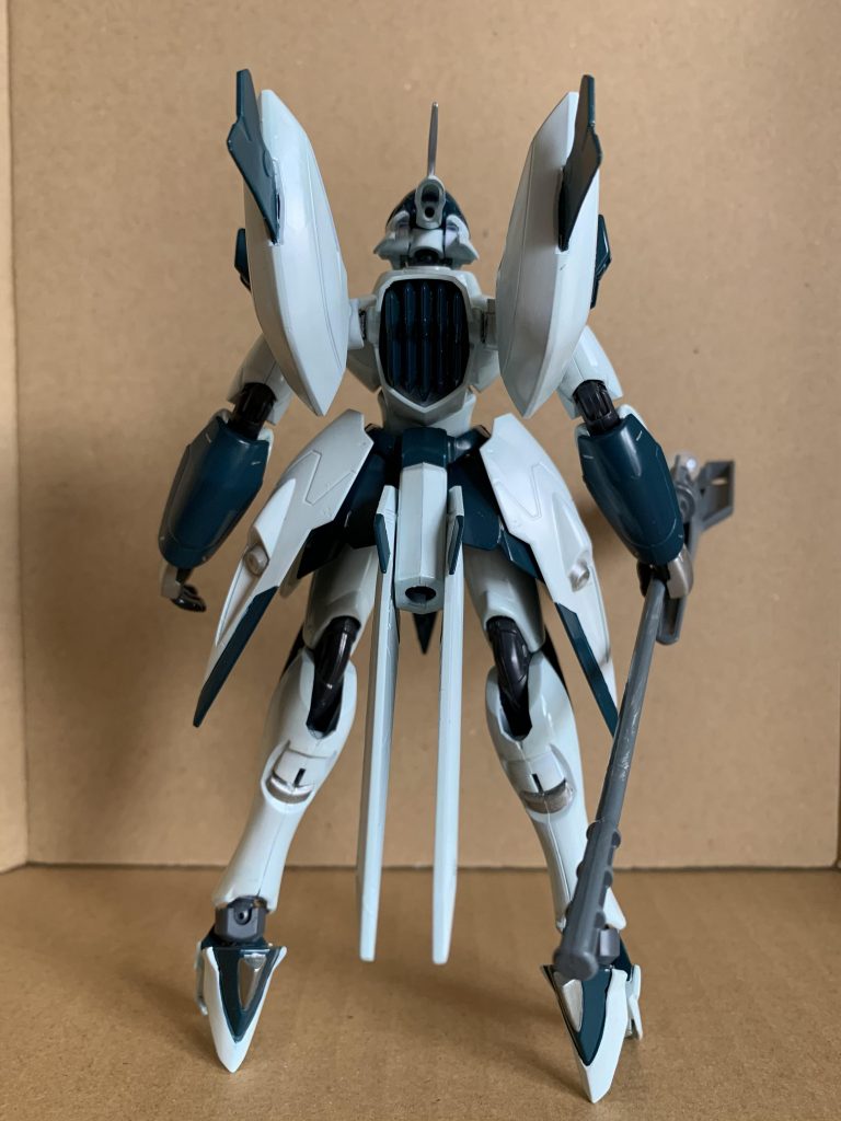 第七世代操兵 
魔操兵ベアトリスのベースとなった量産向け試験機の本格量産型魔操兵。 
聖刻鍛治師協会からもたらされたシュヴァリエル及び、シュヴァリエル・マーキュリウスの開発・製造経験により、第七世代操兵の製造ノウハウを得たツヴァイトモーント工房において、優秀とは言え、すでに開発から半世紀以上経っているファルネウスの後継機種として開発が行われた。 
開発コンセプトは単純に、シュヴァリエル・マーキュリウスからクルセイダーに必要な機構を全て削ぎ落として、一般魔道士でも使いやすい純魔法戦力型にするというもの。内部フレームはシュヴァリエルのフラタニティフレームのデッドコピーを使用し、外装はファルネウスに寄せている。 
ファルネウスからの生産性、整備性を維持する為に、入手しやすい安価なパーツや装甲材を可能な限り組み込んでいるものの、エーテリック・アクセラレーター搭載型魔導炉とファルネウスよりも搭載量を1割増にしたブラッドグレイル、さらにフラタニティフレームの採用により、運動性及び法撃能力はファルネウスから大きく向上しており、旧世代機相手なら殴り勝てるだけの性能を有している。 
機体価格はコスト面を徹底的に調整されたもののファルネウスの4倍程にもなり、価格の問題から一般量産機とはならず、指揮官用の高級量産機としての採用となった。 
聖刻暦835年の段階で、約60機が聖王国軍に配備されている。