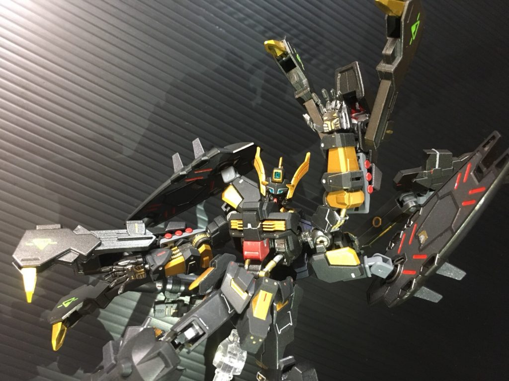 カラーリングと合わせて察しも着くかと思いますが、ナックルメイスのモチーフはバンシィです。