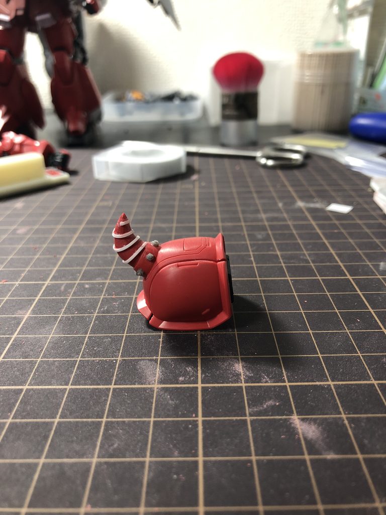 肩パーツはこんな感じで使ってました。
ほっそーいプラ棒巻き付けて完了という、いたってシンプルでございます。
そんなんでもめっちゃかっこよくなった。