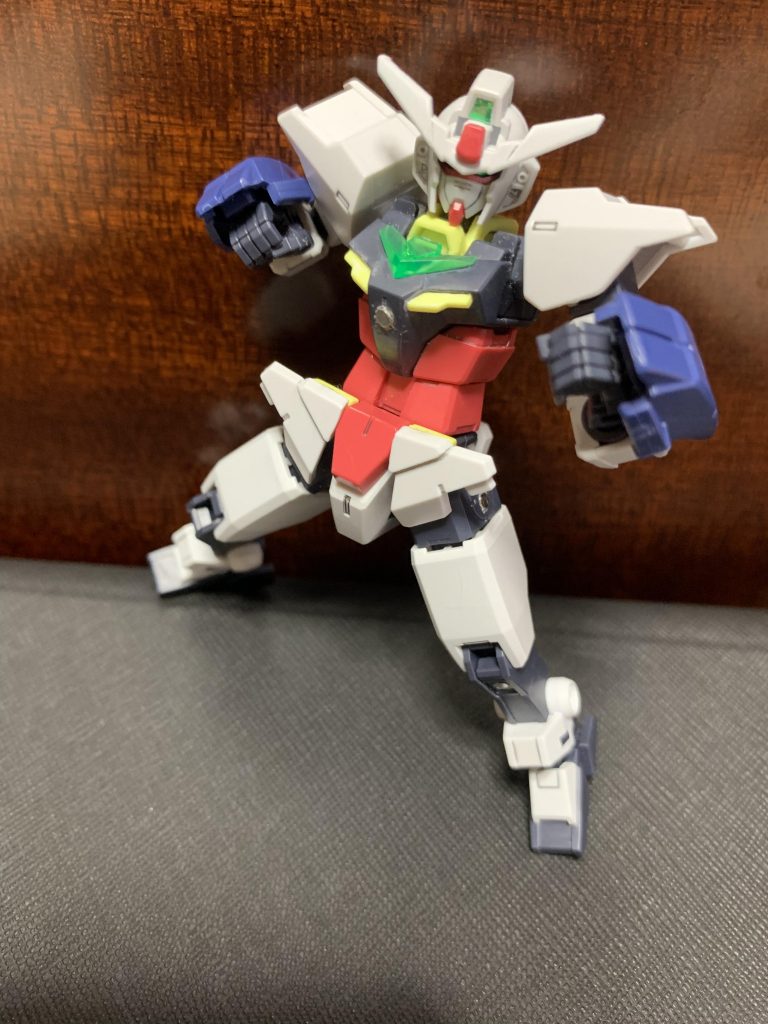 武装はシンプルにサブナックルが2つ
腕に装着することでナックルスタイルになります