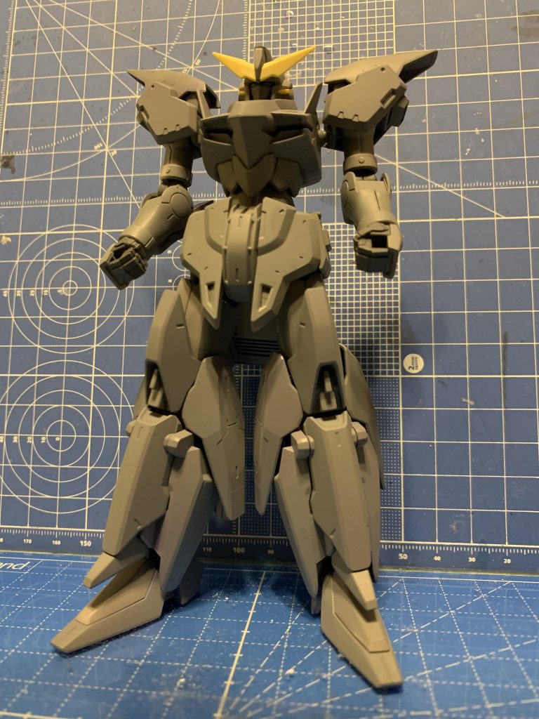 スジ彫り後、サーフェイサー。