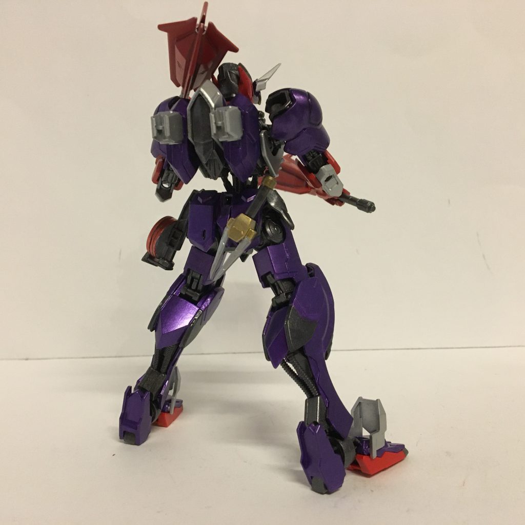 後ろ姿になります。腰には変身音叉とディスクも装備させてます。