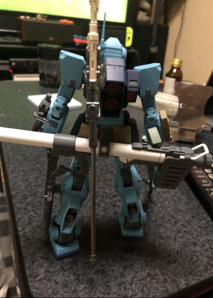 先ずはMGのジムスナイパーⅡを組み立て他キットの武器を付けました。接着剤は偉大。腰はバズーカを搭載できるようにジムスナイパーカスタムの物に変更してます。