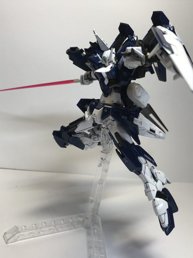 ビームサーベルで!!
このポージングかなり決まったと思います!w
めっっっっちゃカッコイイ(ღ♡‿♡ღ)
スピードをいかして一撃離脱戦法が得意なのでとくにビームサーベルはよく使います!