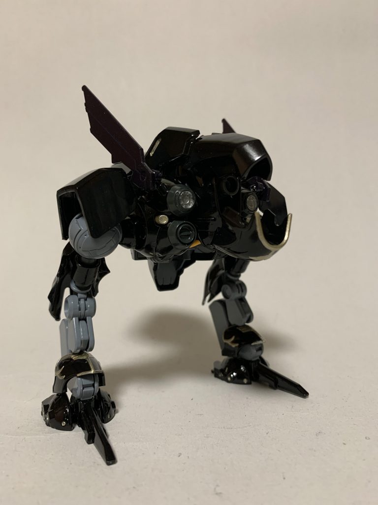 砲撃態勢を取る為に、下顎の開閉ギミックをつけました。