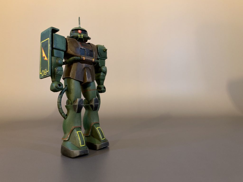 渋いキットを渋いカラーに塗装。グラデーション筆塗りは難しかったです。