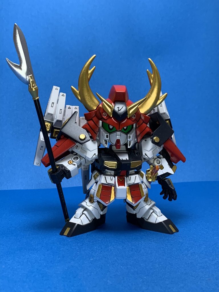 元祖にはアンテナが付属してなかったのでνガンダムのアンテナを削って作ったため、若干バランスが悪い気がします。