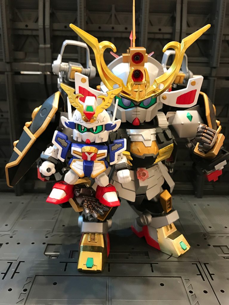 溶岩に落ちた舞威丸を救い出したのが、この剛鋼形態なんですよね。防御に特化した形態という設定をふまえて、肩アーマーを大型化してます。