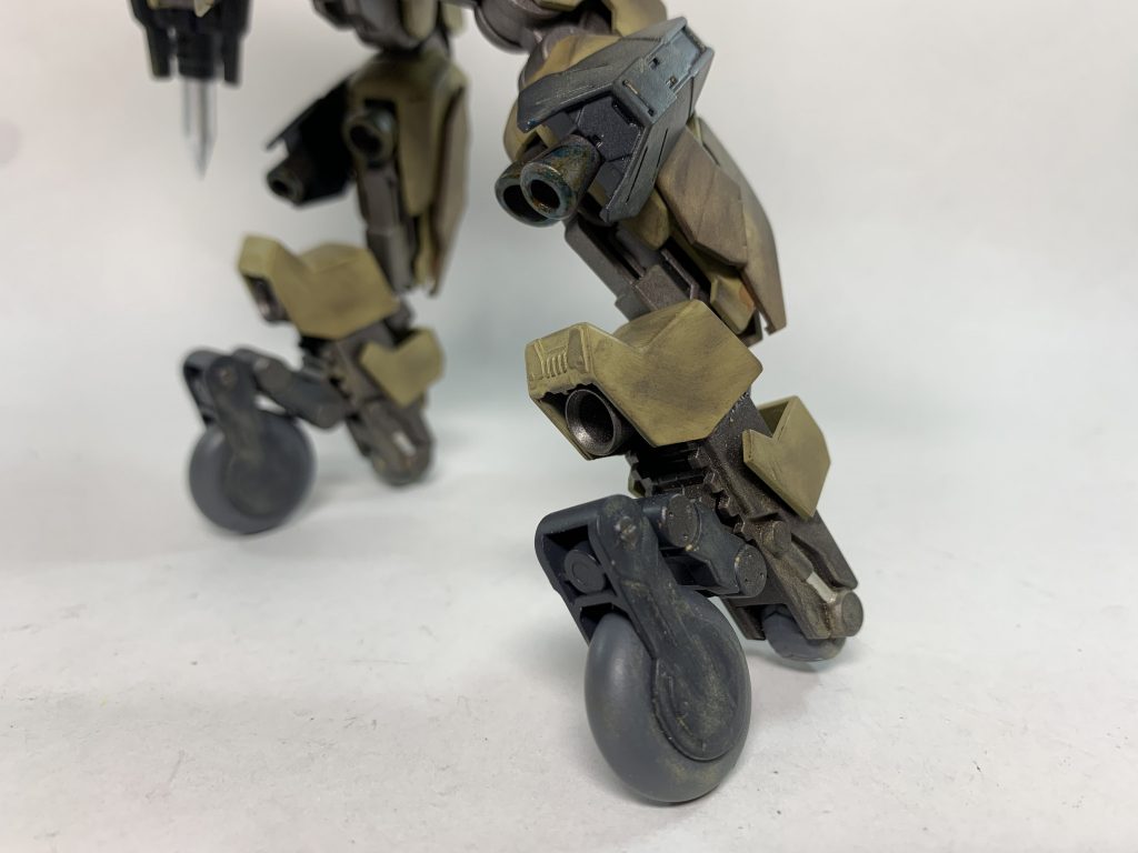 ハイスピードモードの時、踵のバーニアが露出します。