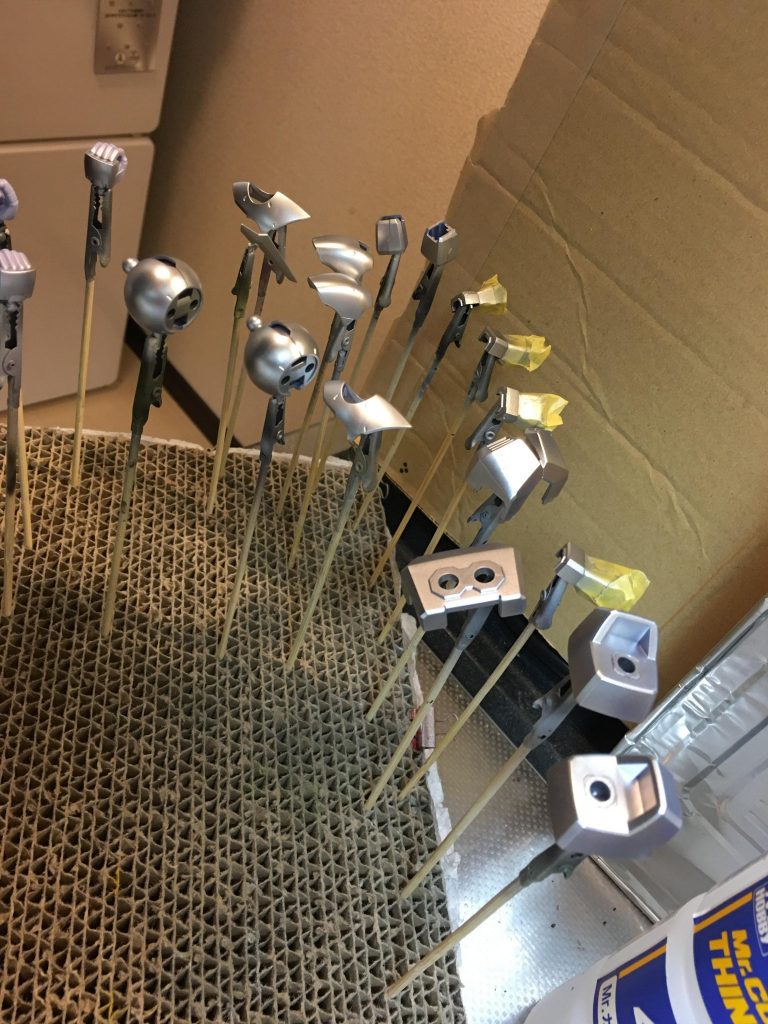 塗装は全てラッカー系で、エアブラシです。
今回はシルバー下地で挑戦。


最後まで閲覧ありがとうございます！！