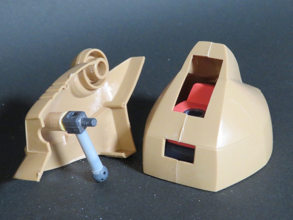 足首は中にHGUCゲルググの足首を入れて、プラ材でスネと接続。