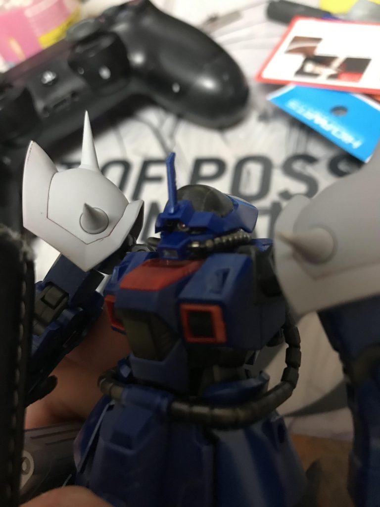 顔と腰、あと足の丸モールドはメタルパーツに変更、目はWAVEのクリアパーツを埋め込んでます。メタルパーツだけでイフリート改がもう一体買えるんですよね( ・∇・)