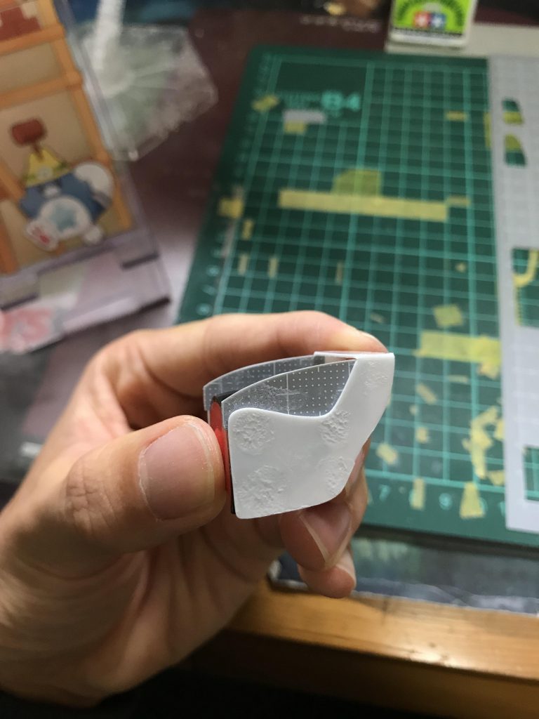 肩はこんな感じで上からプラ板貼って作りました