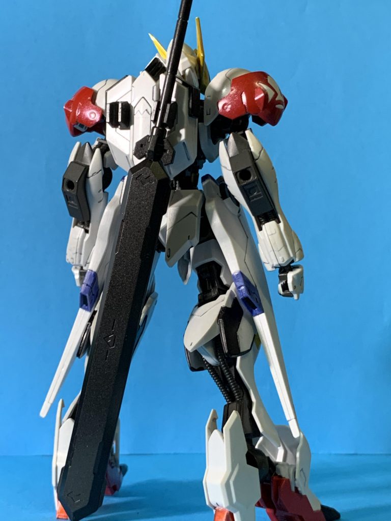 フロント、バック。関節には金を入れ、胸や前掛けのイエローはシルバーの上からクリアイエローを吹きました。