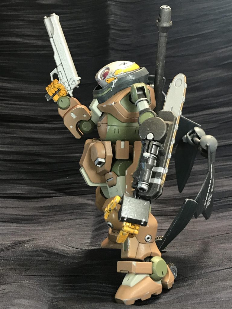 複合アームはジャンクでそれっぽく。ベースはティルトローターパックのチェーンソー部分。