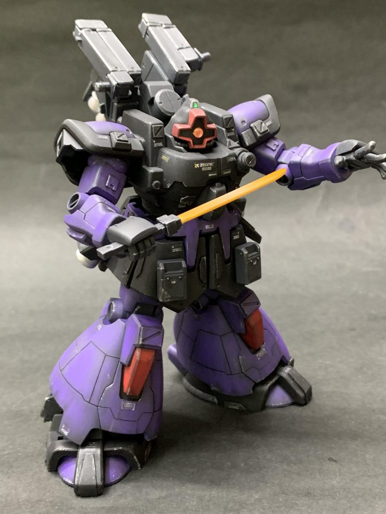 胸の部分にショートビームサーベルを装備