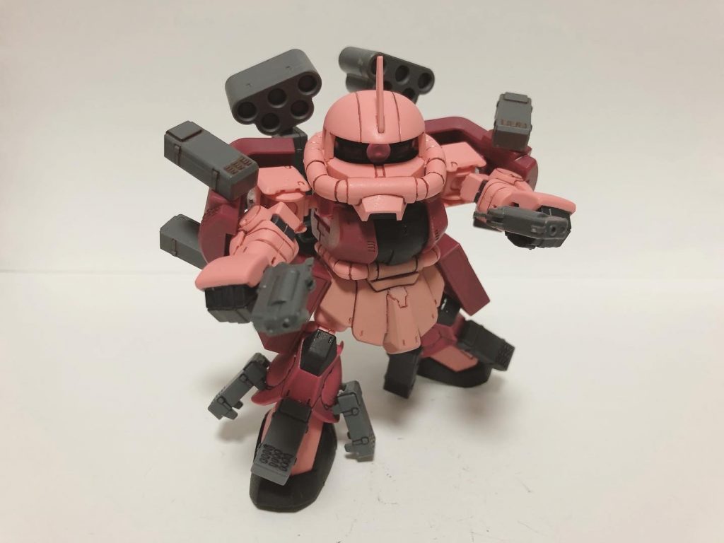 武器①ハンドガン。グリップのピンを切り落とし瞬接で少し太らせる事で持たせれるようにしました。