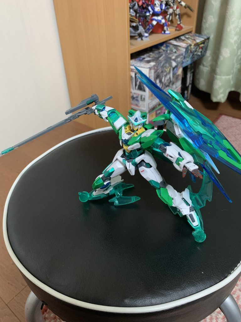 余剰パーツを使い鉄血イメージの剣を追加しました。