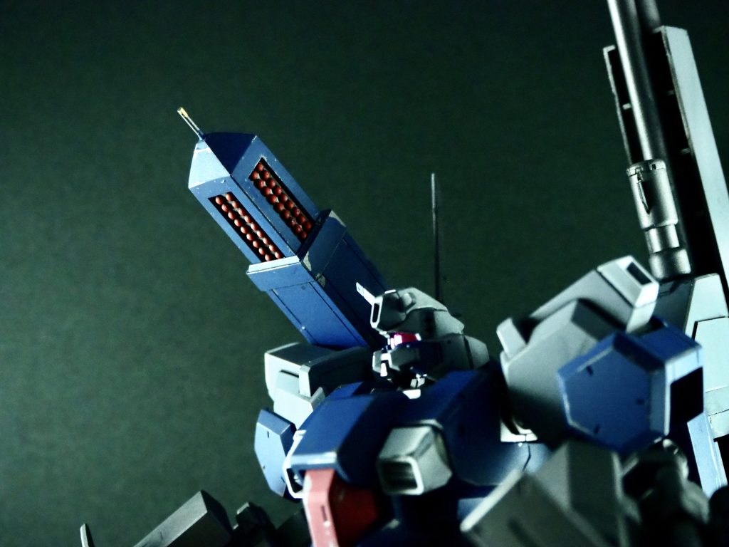 殲滅巨兵–3枚目/制作者:ヤマクロス