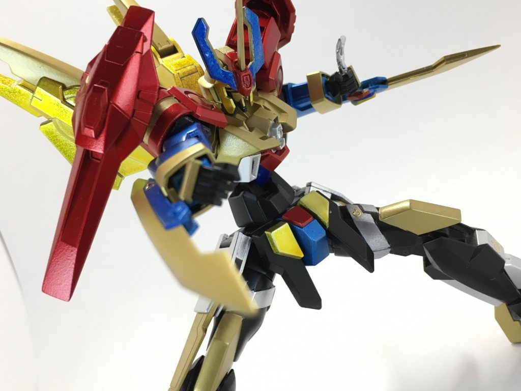 左手にはドッグタグっぽいものを持たせています。