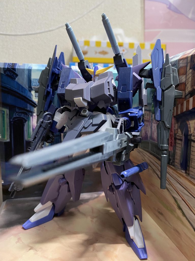 塗装前です。最初はフルアーマー ガンダムMarkⅢを目指してたけど、作ってる途中にMGのFAZZが発売されてそれモチーフになっていきました。