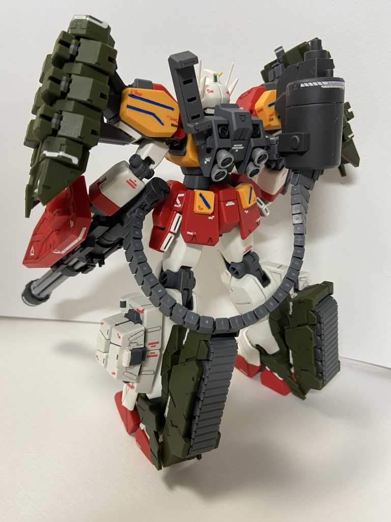 リアビュー
給弾ベルトがすごい良いですよね……