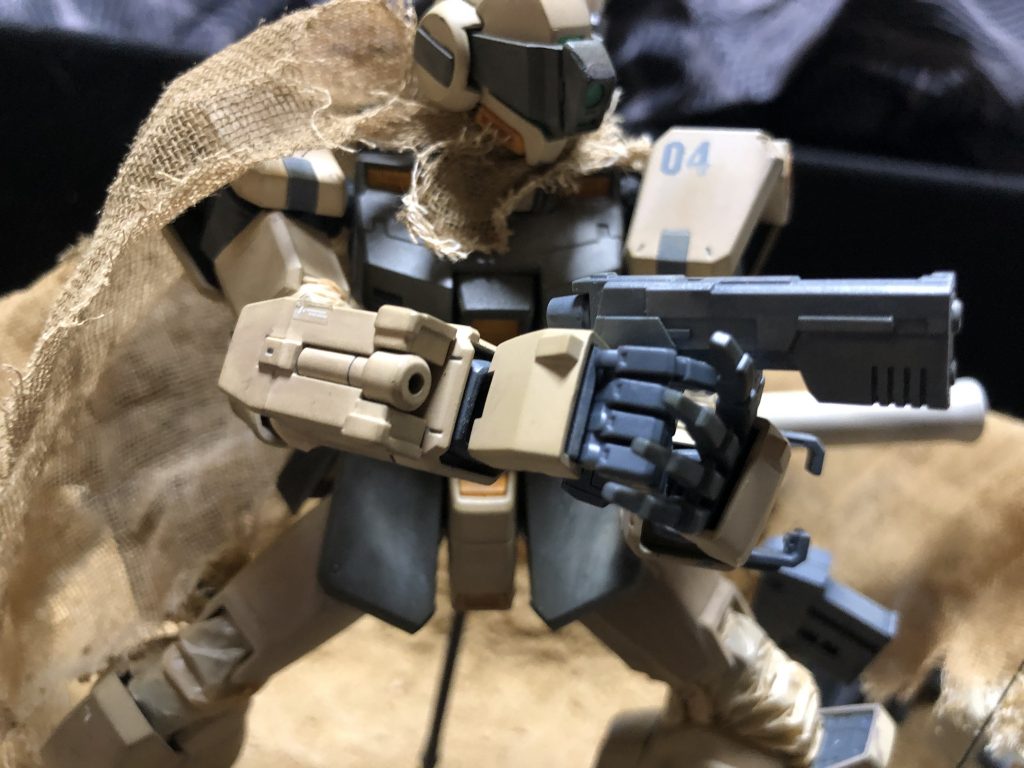 ビームハンドガンとビームサーベルユニットです。MGジムスナイパーカスタムから流用しました。結構お気に入りの二つ。