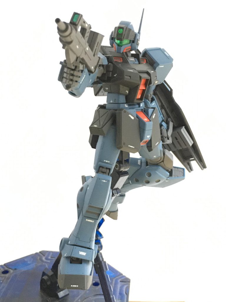 宇宙での戦闘をイメージして。
スナイパー機なのにマシンガンも似合いますw