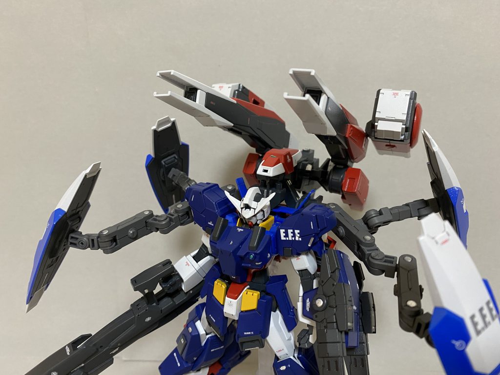 クアドラプルシールドアームズは、バトルアームアームズを使ってます
シールドはもちろんAGE-1のもの
正確に言えばアデルのもありますが、ジャンクに6枚あったので贅沢に使いました