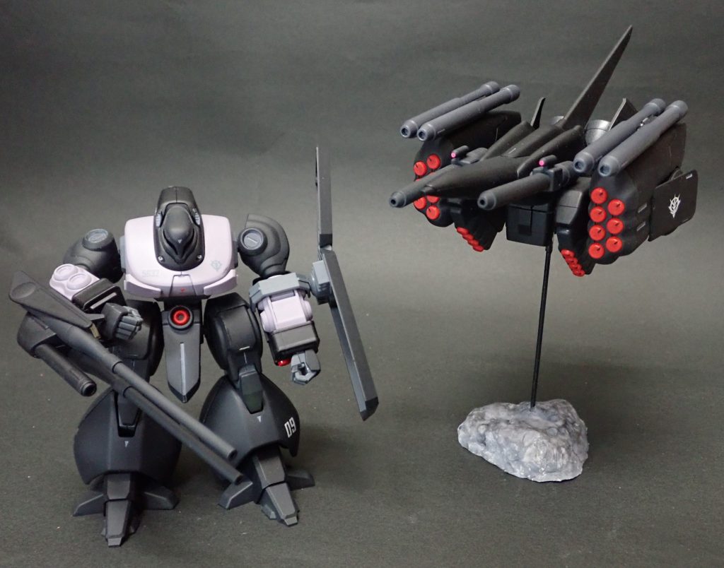 カラーリングは、黒い三連星をイメージしました。