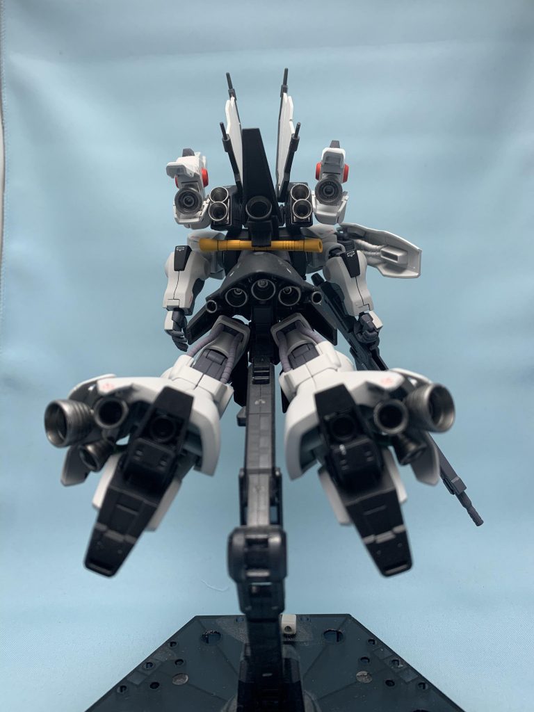 このディジェの1番好きなアングルはこれですね
ケンプファーとかが好きなんで改造したらバーニアがどんどん増えてく改造ばかりしてますね~w
合計バーニア数は20個です!wかかと部分にも入れたのですが色分け忘れ……w