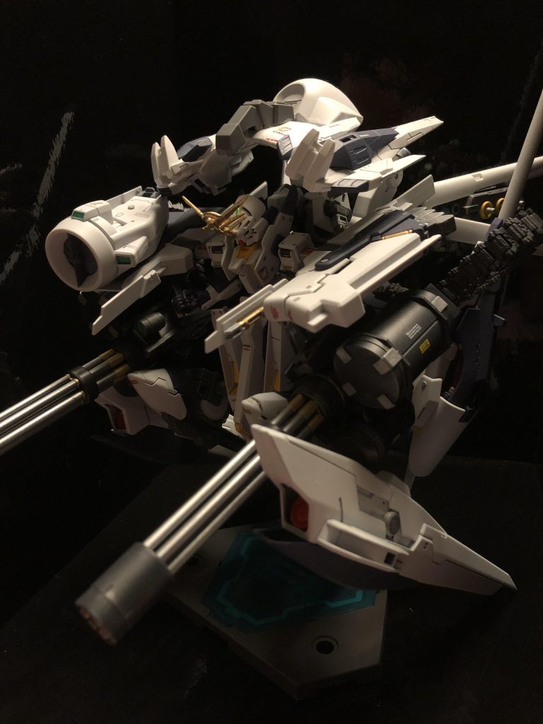 目標までの露払いは護衛機代わりのファンネル、大推力に任せた機動力とIフィールドの防御力で強行突破。
目標に肉薄しカウンターとして積んだ兵装を叩き込む、対抗機を撃破する事に特化した仕様。