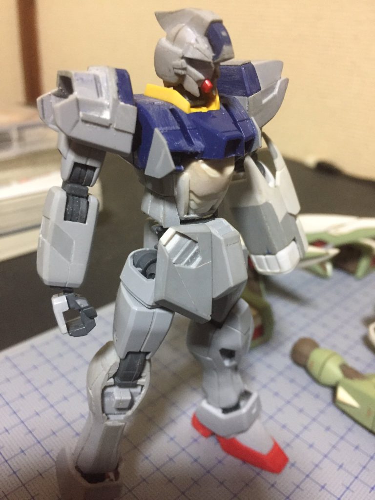 ブラン同様に『HGBF クロスボーンガンダム魔王』がベースとなっております。癖のないキットですので、『小型系ガンダム』のベースとして改造するのに大変重宝しています。