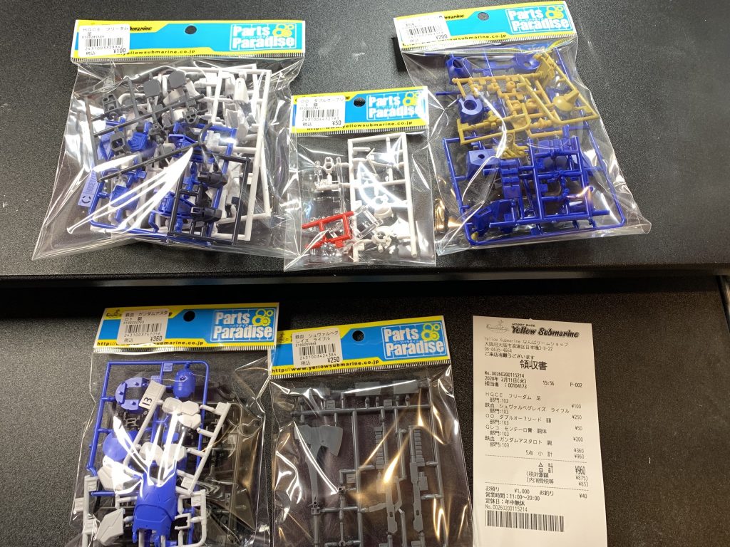 大阪日本橋のイエローサブマリンにて購入。
足:HGフリーダム
腕:HGアスタロト
胴体:HGモンテーロ
頭:HGダブルオーセブンソード
武器:HGシュヴァルベグレイズ
これだけ何とか揃えて見事1000円以内に納めました。