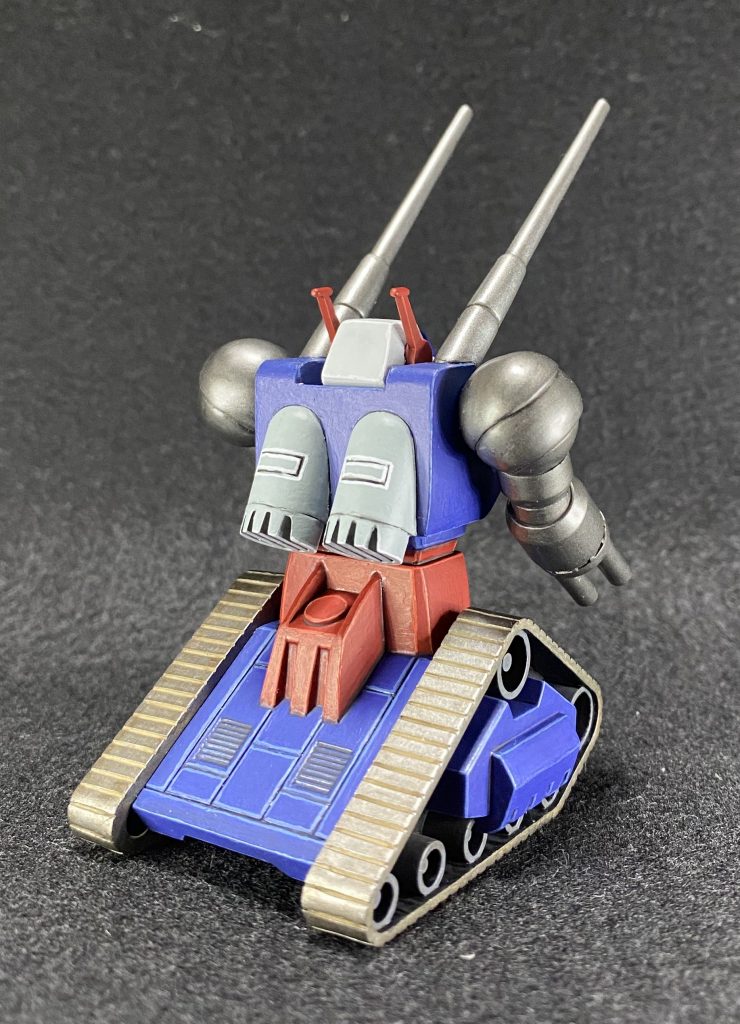 情景模型は各MSにそれぞれポーズがついてるんだけど、ガンタンクなので元々ポーズはついてません(笑)