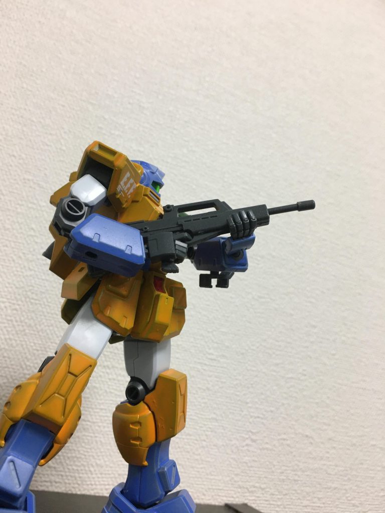 下からあおりで。歩兵視点？