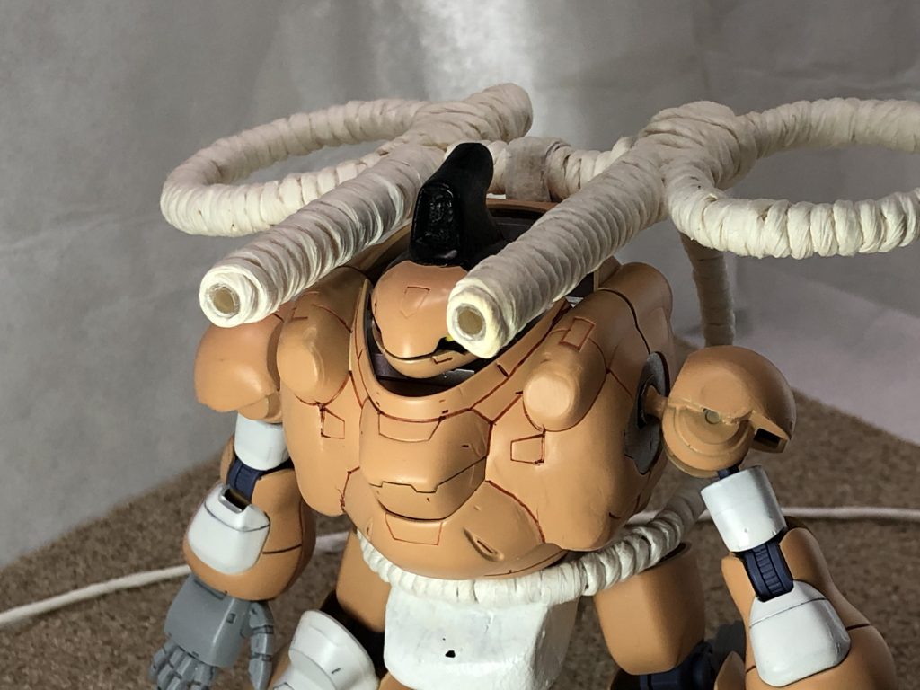 バックパックは可動式でランチャーになります。