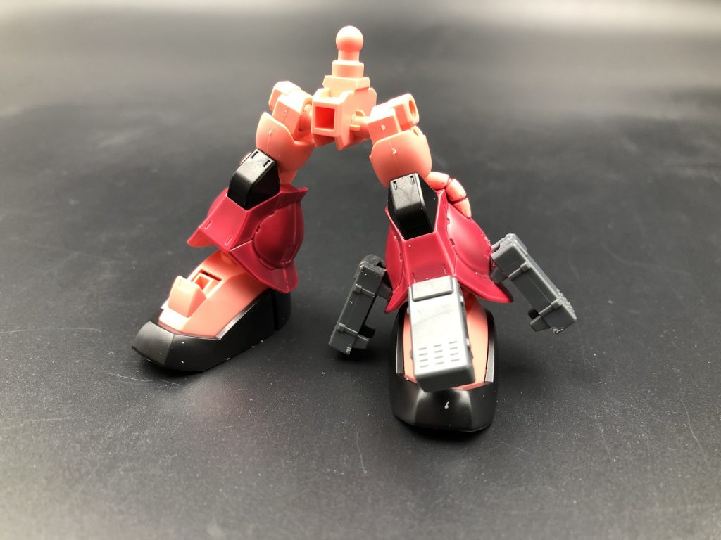 脚部の製作中写真だけ残ってました。塗料はスプレーのシャアレッドを使用しています。