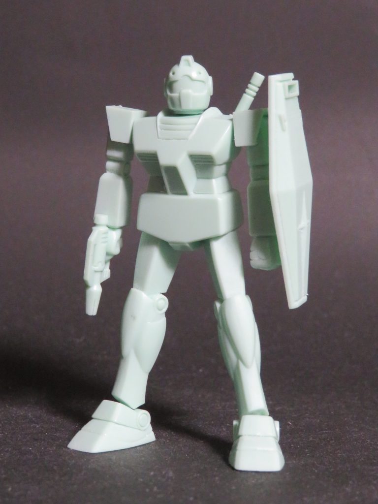 デザイン(プロポーション)は旧キット1/144ですが、股関節と足首関節がボールジョイントなので、立ちポーズが決まります。