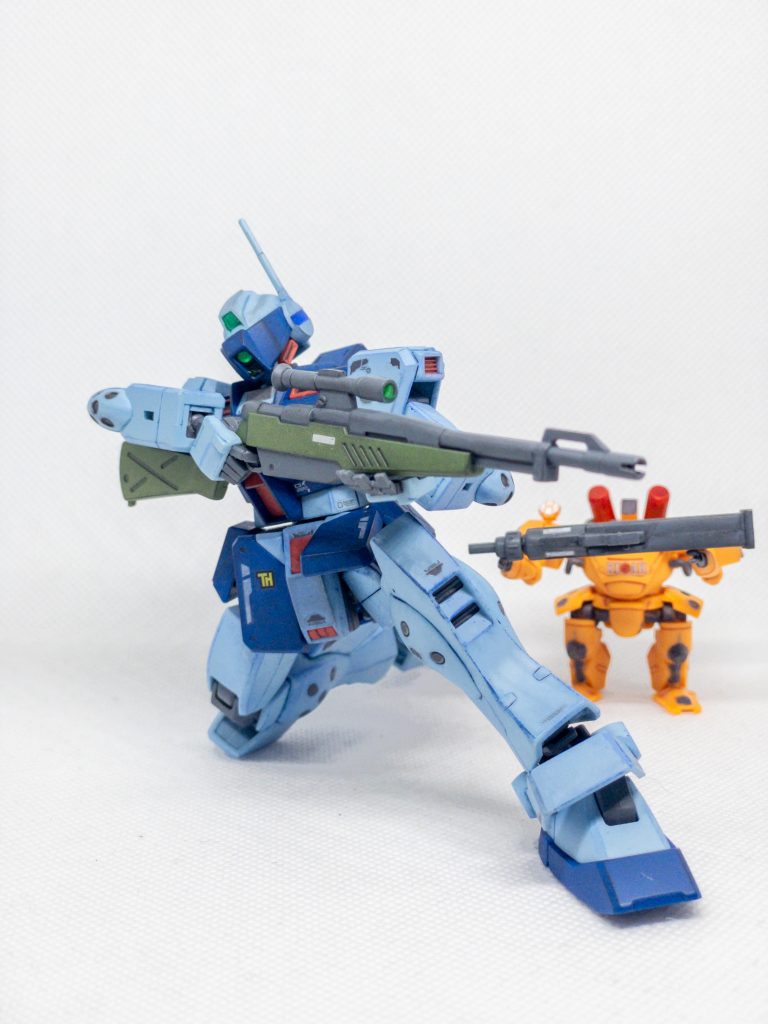 足首の可動範囲が広がったことで狙撃ポーズもより自然な形になりました。