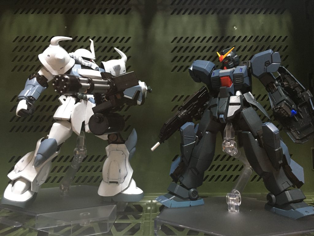 白いグフと黒いガンダム