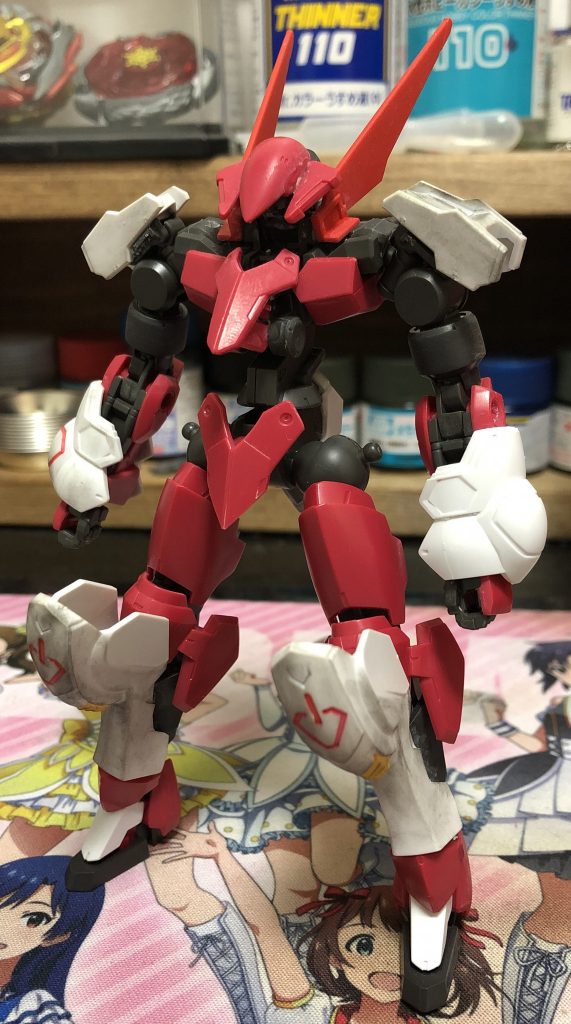 仮組み接着時

今回は家にある素組みのプラモとジャンクで製作しましたが、主なパーツはグリムゲルデとバルバトスです。