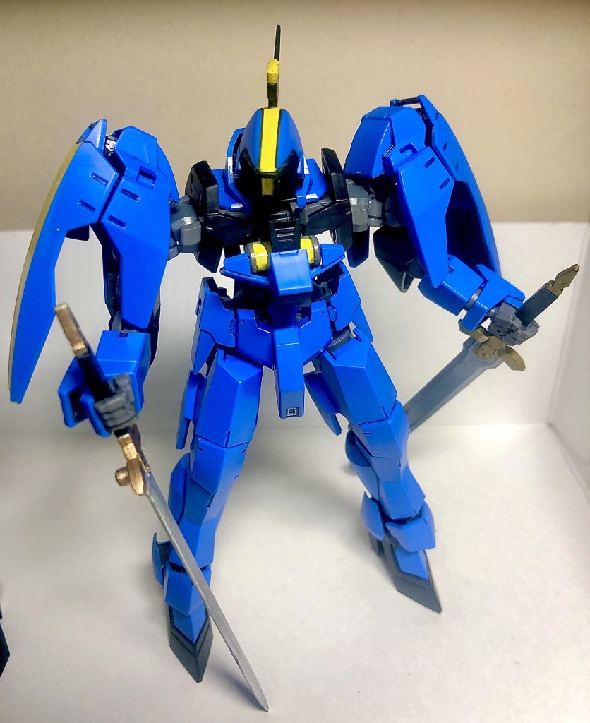 特にポーズが思いつかんかったので、作業机の横で積みプラになってるハイゼンスレイⅡラーの箱の立ち絵を真似てみました。

全然似てねぇ....