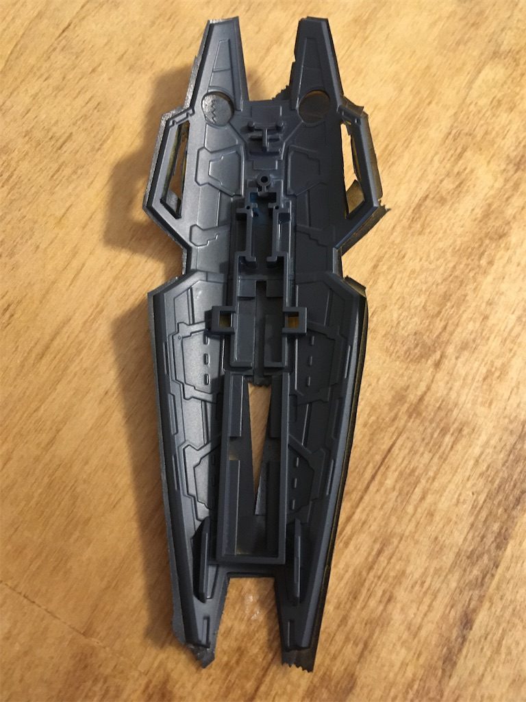 シールド裏はマスキングしてグレーに。
まぁマスキング失敗して表側リタッチしたんですが…